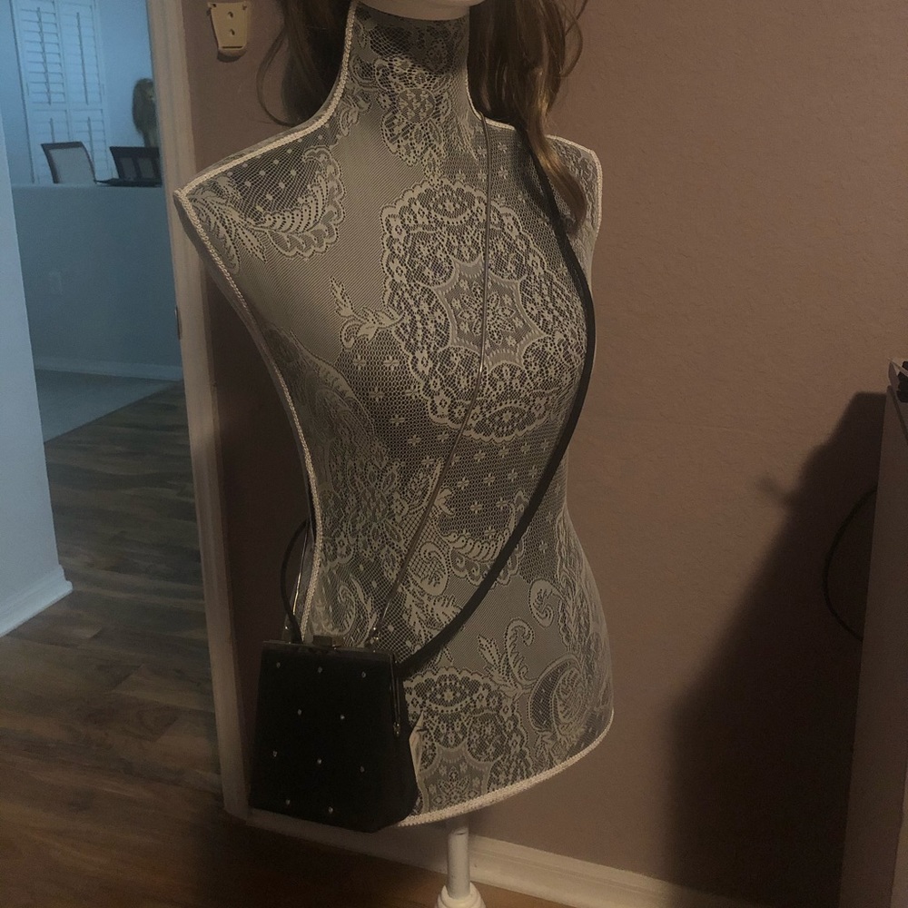 LIZ CLAIBORNE DIAMOND STUDS BLACK LITTLE PURSE 💎